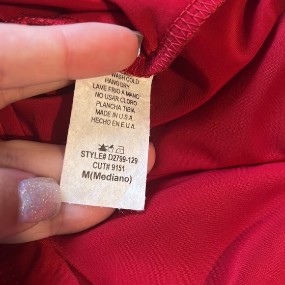 GORGEOUS RED DRESS - Picture 4 of 5